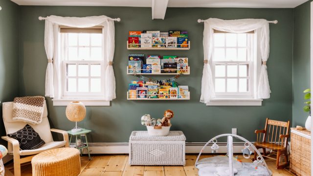 Drew Barrymore Unveils Adorable Mini Swivel Chair for Kids | pangeran slot777, barak4d, double black